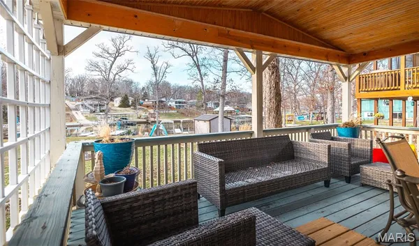 $590,000 | 1912 Lakeshore Drive, Cuba, MO 65453