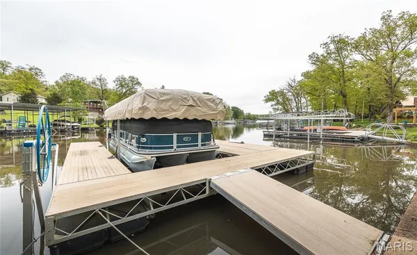 $590,000 | 1912 Lakeshore Drive, Cuba, MO 65453