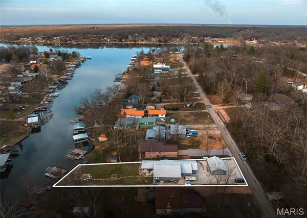 $590,000 | 1912 Lakeshore Drive, Cuba, MO 65453