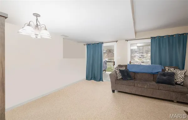 $590,000 | 1912 Lakeshore Drive, Cuba, MO 65453