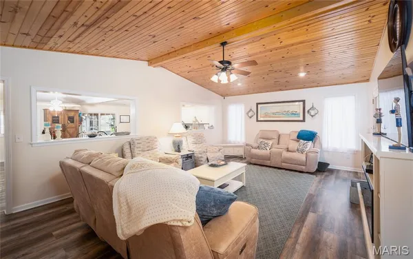 $590,000 | 1912 Lakeshore Drive, Cuba, MO 65453