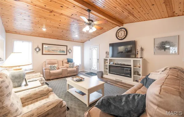 $590,000 | 1912 Lakeshore Drive, Cuba, MO 65453