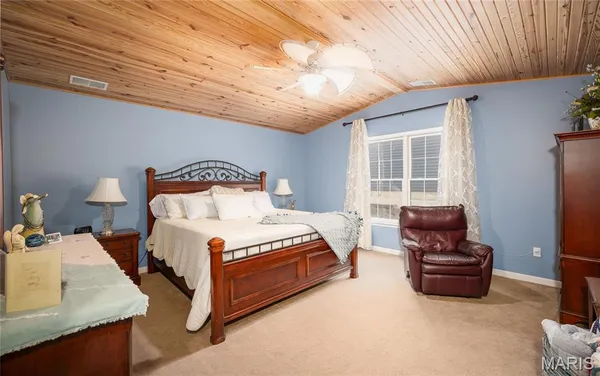 $590,000 | 1912 Lakeshore Drive, Cuba, MO 65453
