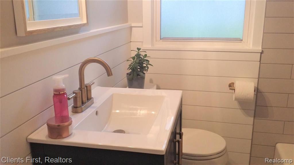 2232 Columbia Road Berkley, MI 48072 - Photo 20 of 30
