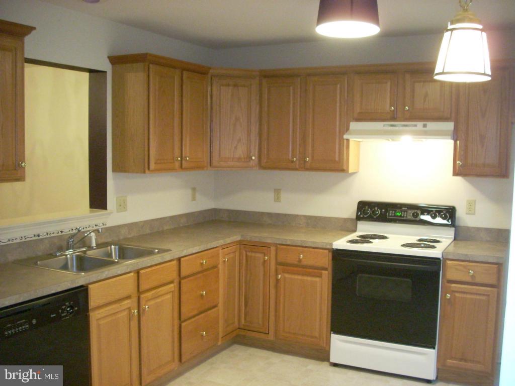 117 Sutherland Road Lancaster, PA 17603 - Photo 3 of 15 Gallery Image 3