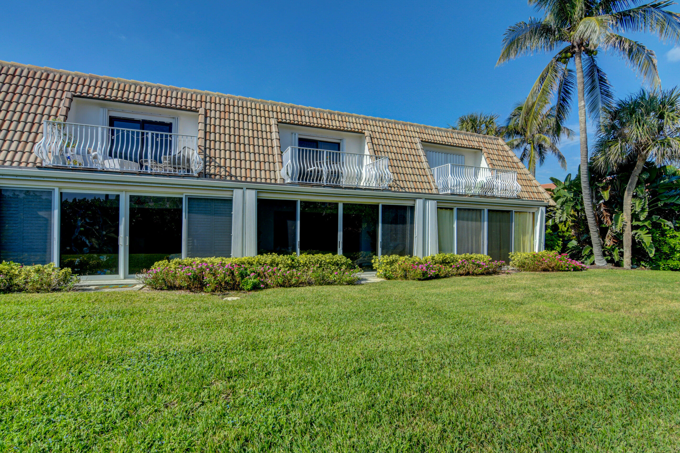 5720 Old Ocean Boulevard, Unit 4W Ocean Ridge, FL 33435 - Photo 38 of 46 a front view of a house with a yard and porch
