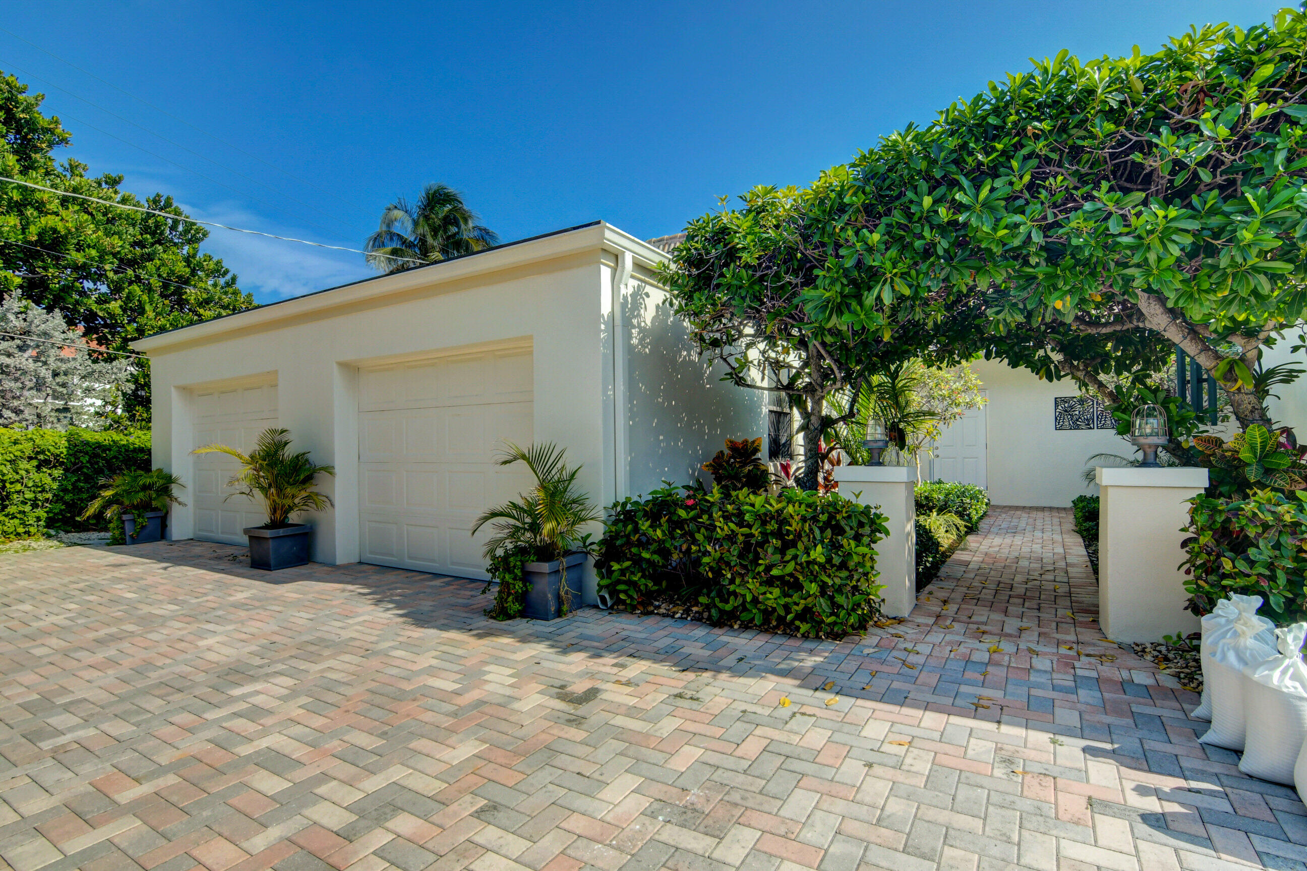 5720 Old Ocean Boulevard, Unit 4W Ocean Ridge, FL 33435 - Photo 5 of 46 a view of a backyard with potted plants and large trees