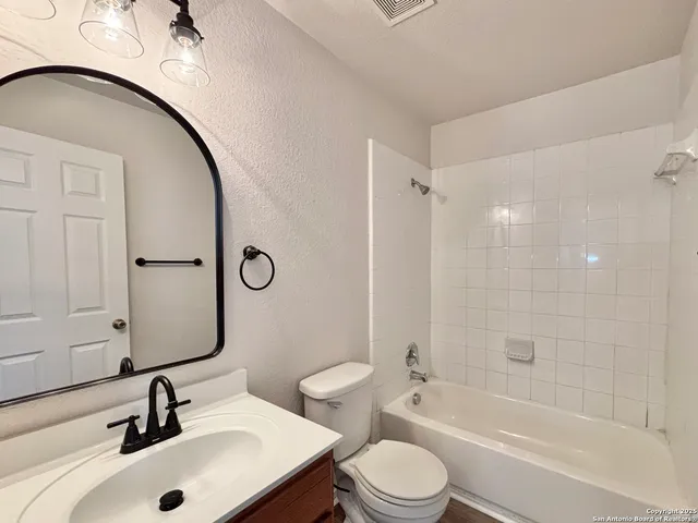 $1,750 | 6915 Opal, Converse, TX 78109