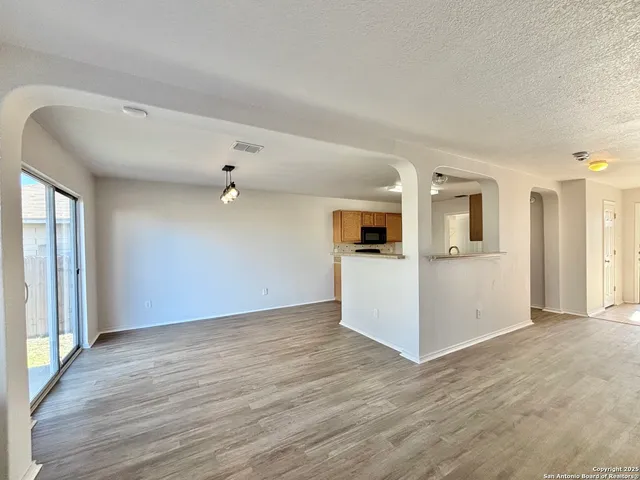 $1,750 | 6915 Opal, Converse, TX 78109