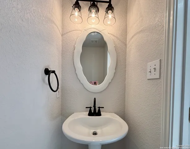 $1,750 | 6915 Opal, Converse, TX 78109