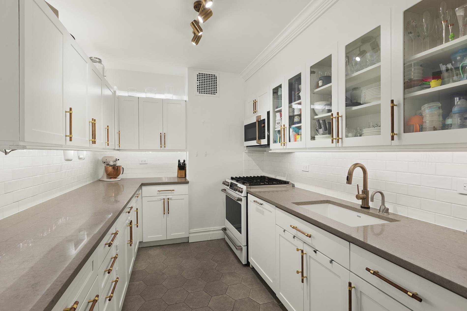 415 East 52nd Street, Unit 2DA Manhattan, NY 10022 - Photo 3 of 16