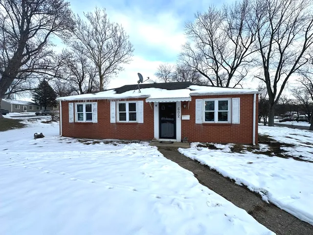 $139,900 | 602 Sangamon Road, Marquette Heights, IL 61554