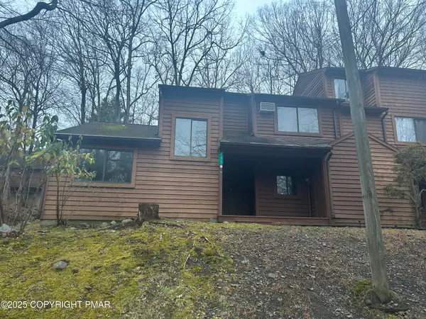 $2,275 | 233 Sedburgh Court, Bushkill, PA 18324