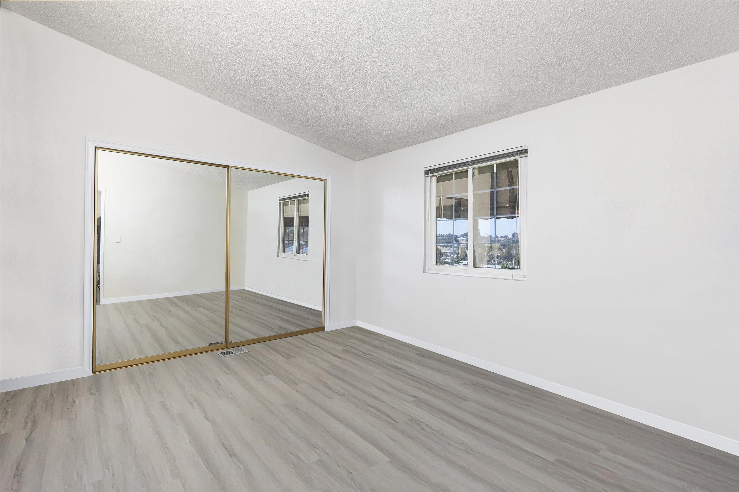2000 Crofton Street, Unit 8 Spring Valley, CA 91977 - Photo 16 of 22 Gallery Image 16