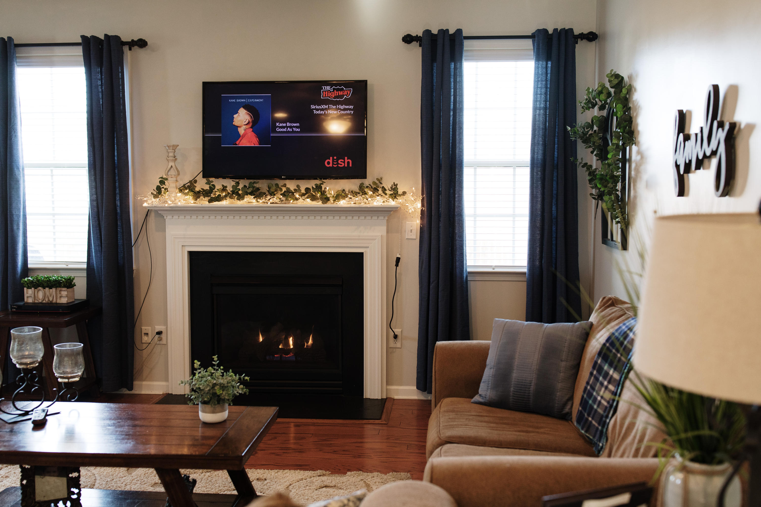 868 Hackney Road Johnson City, TN 37615 - Photo 12 of 40 Living Room