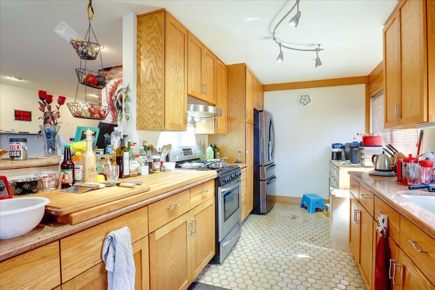 6821 Ridgewood Drive Oakland, CA 94611 - Photo 5 of 26 a kitchen with a sink stove and refrigerator