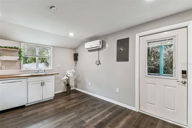 $1,175 | 1006 East 26th Avenue, Tampa, FL 33605