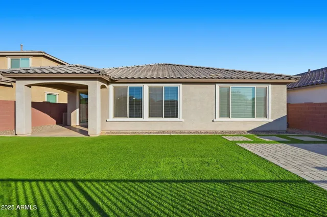 a view of a house with a backyard