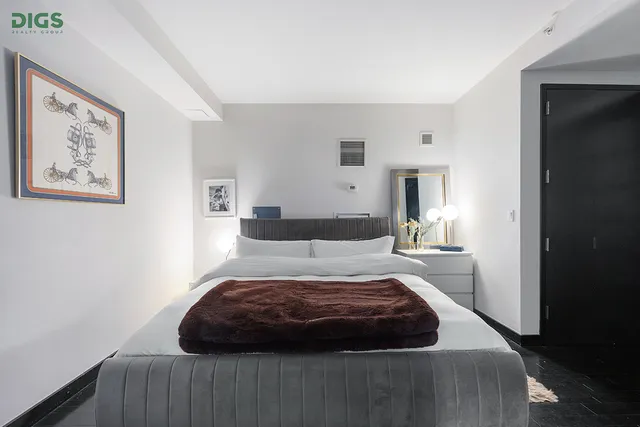 $845,000 | 20 Pine Street, Unit 2207 | Financial District