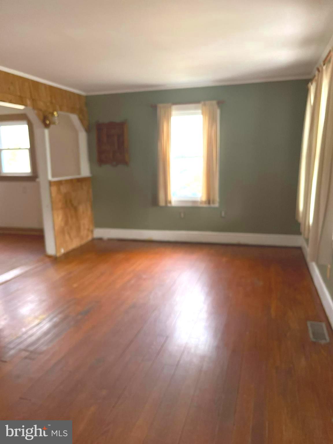 6816 Old Solomons Island Road Friendship, MD 20758 - Photo 3 of 26 Living Rm