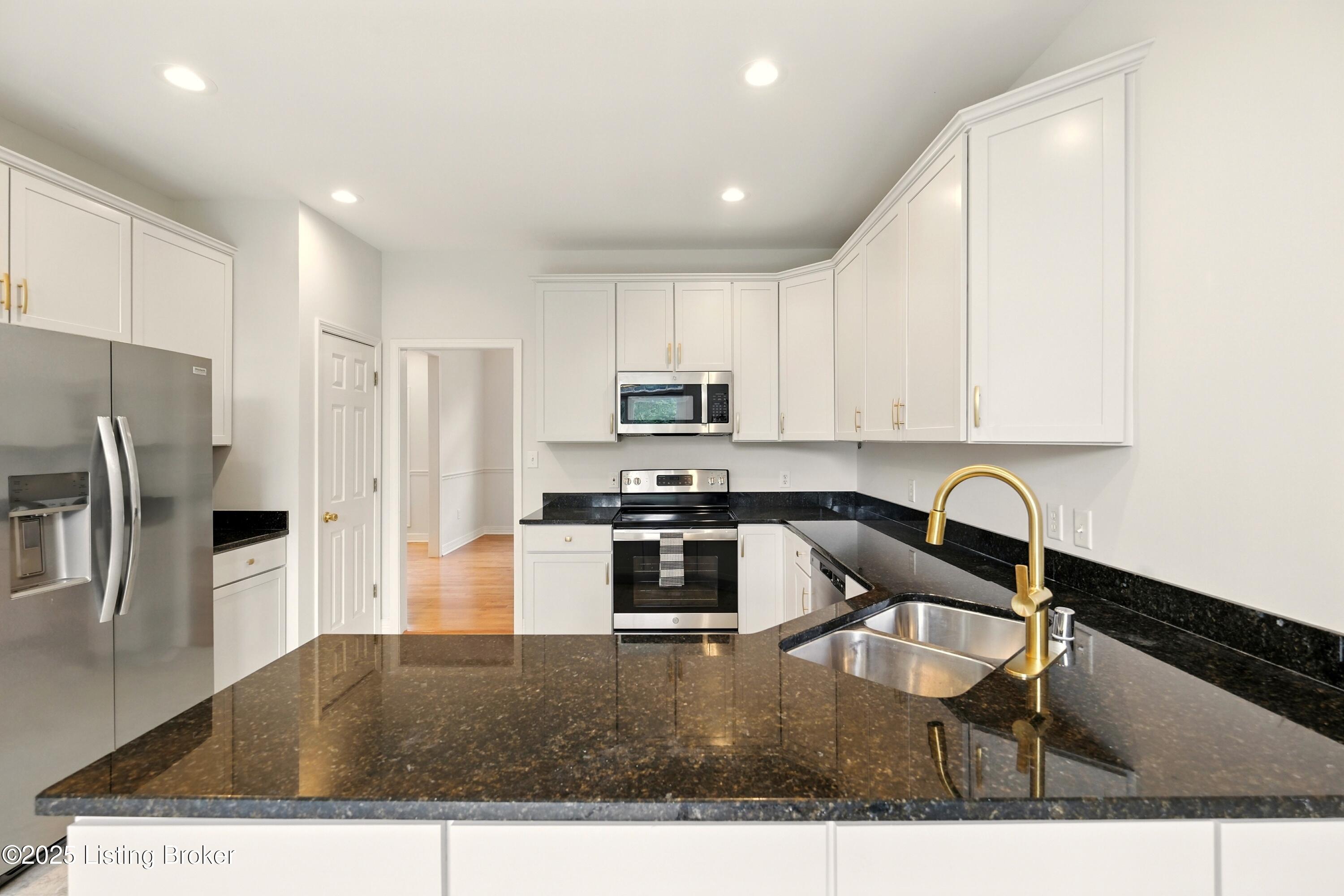 6310 Lime Road Louisville, KY 40222 - Photo 13 of 44 Kitchen