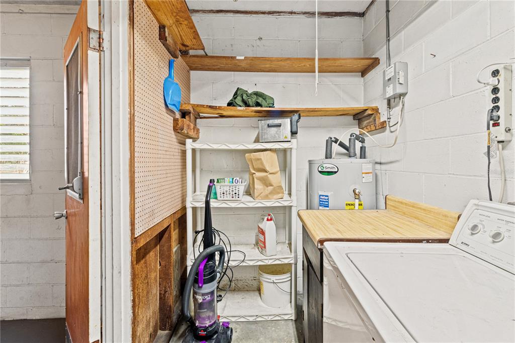 2236 Southeast 8th Avenue Ocala, FL 34471 - Photo 31 of 49 a utility room with dryer and washer