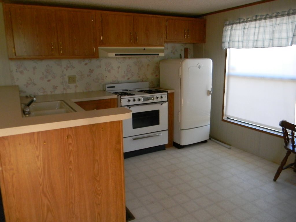 4180 Stirrup Road Snowflake, AZ 85937 - Photo 3 of 11 a utility room with dryer and washer