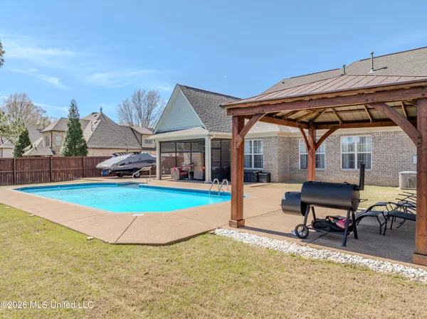 $565,000 | 3828 Houston Loop North, Southaven, MS 38672