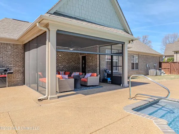 $565,000 | 3828 Houston Loop North, Southaven, MS 38672