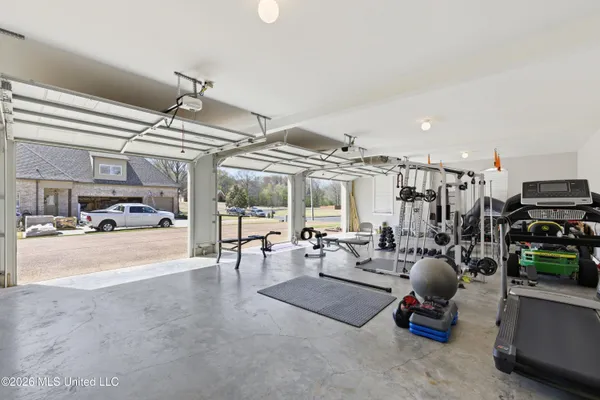 $565,000 | 3828 Houston Loop North, Southaven, MS 38672