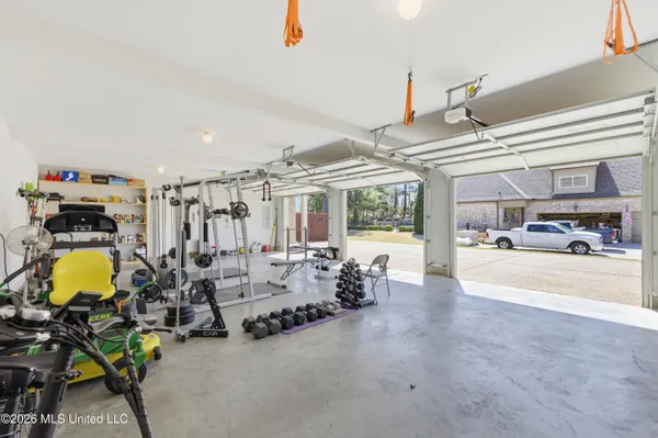 $565,000 | 3828 Houston Loop North, Southaven, MS 38672