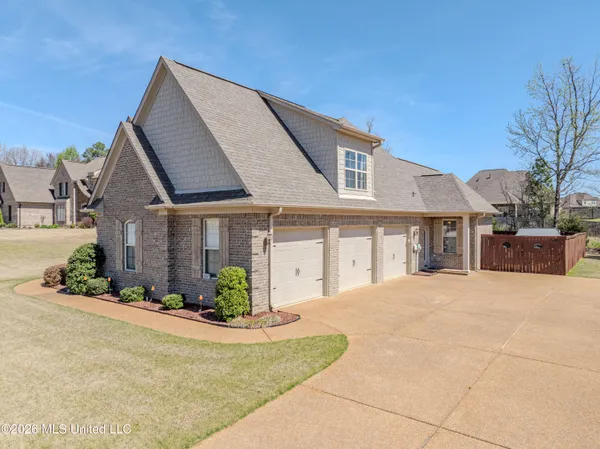 $565,000 | 3828 Houston Loop North, Southaven, MS 38672