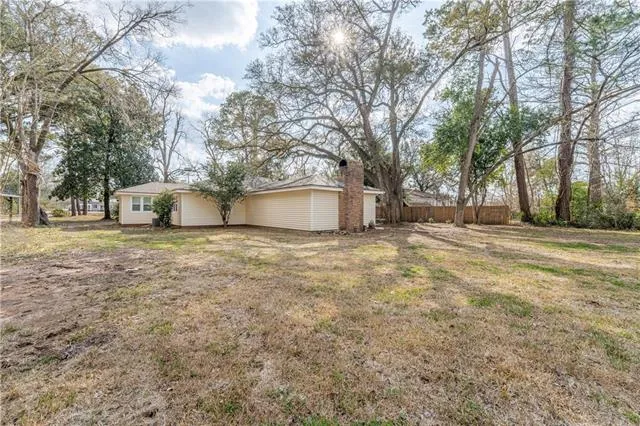 $1,850 | 2307 Horseshoe Drive, Alexandria, LA 71301
