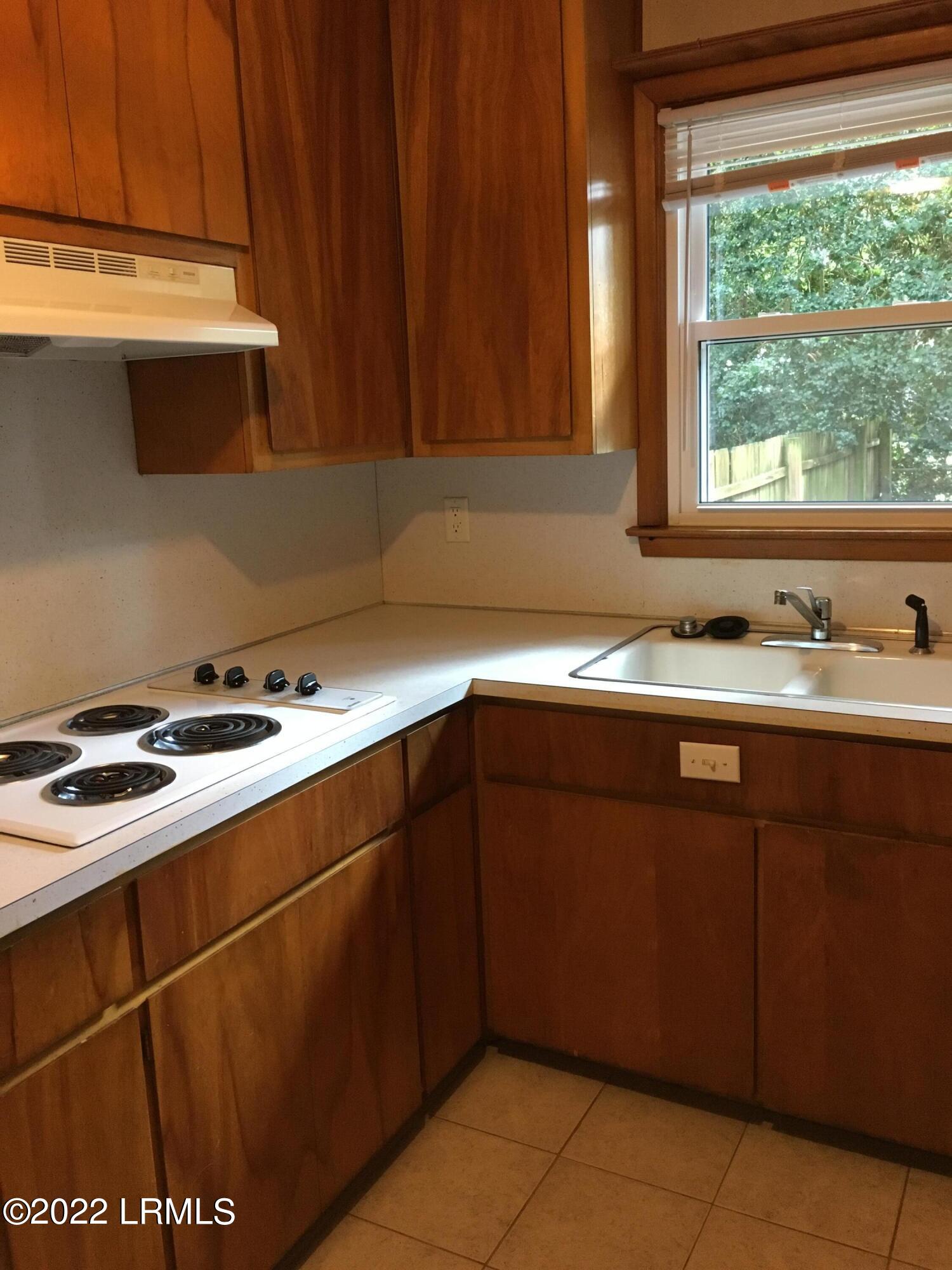 905 Battery Creek Road Beaufort, SC 29902 - Photo 3 of 5 8231ED1D-8017-4F56-828F-0BC5A53C1901