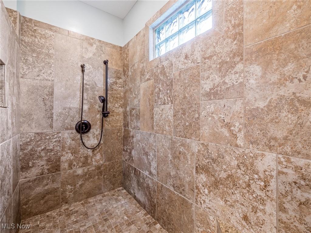 5349 Slater Ridge Westerville, OH 43082 - Photo 30 of 50 Bathroom with tiled shower