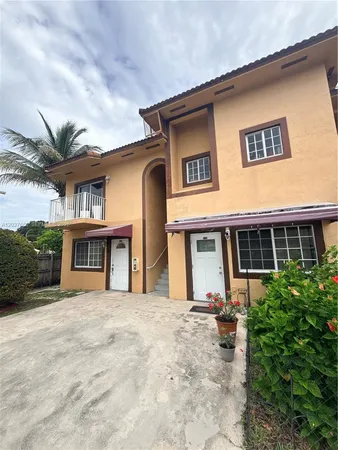 $2,800 | 340 East 5th Street, Unit 202, Hialeah, FL 33010