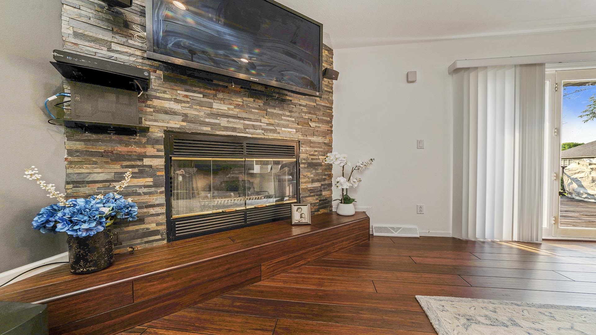 1050 South Trainer Road Rockford, IL 61108 - Photo 10 of 33 a living room with furniture and a fireplace