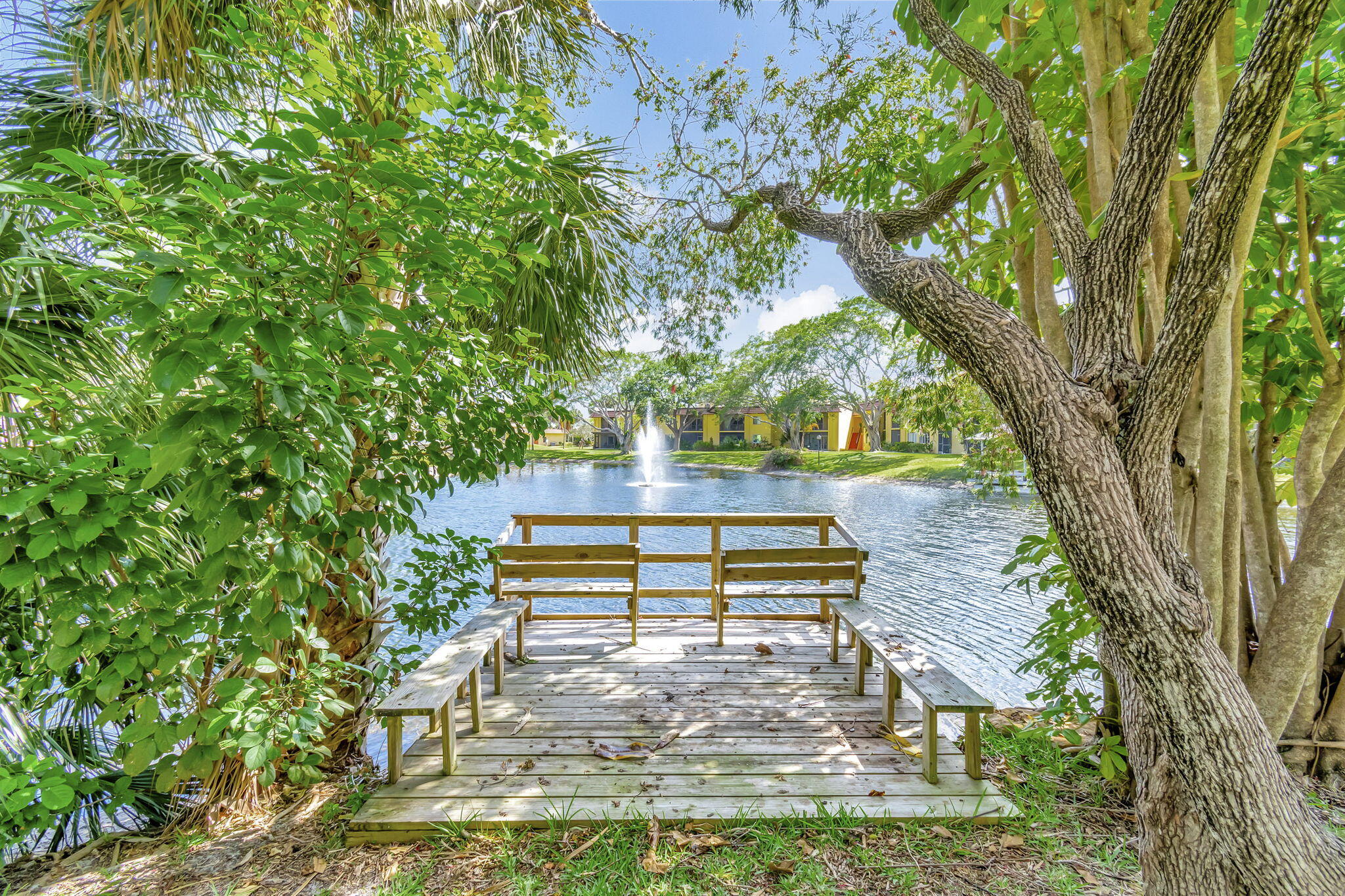 836 Southwest 9th St Circle, Unit 103 Boca Raton, FL 33486 - Photo 38 of 54 Lakeside Sitting Area