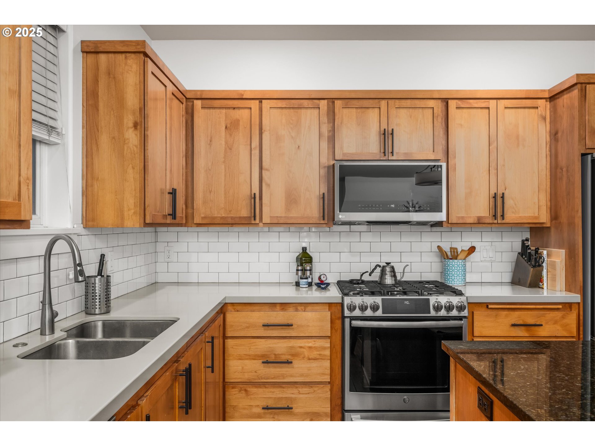 2961 Lord Byron Place Eugene, OR 97408 - Photo 11 of 32