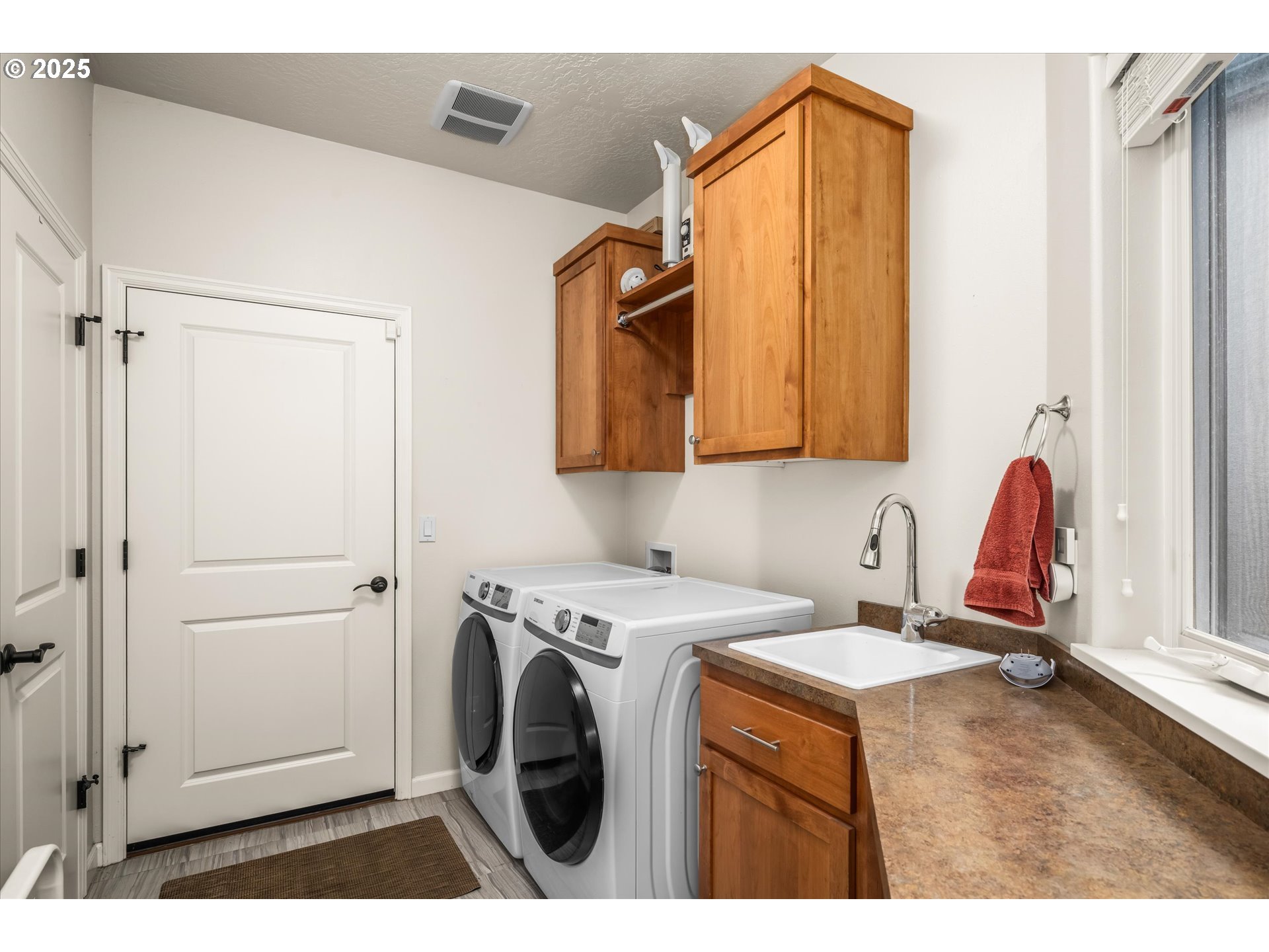 2961 Lord Byron Place Eugene, OR 97408 - Photo 15 of 32