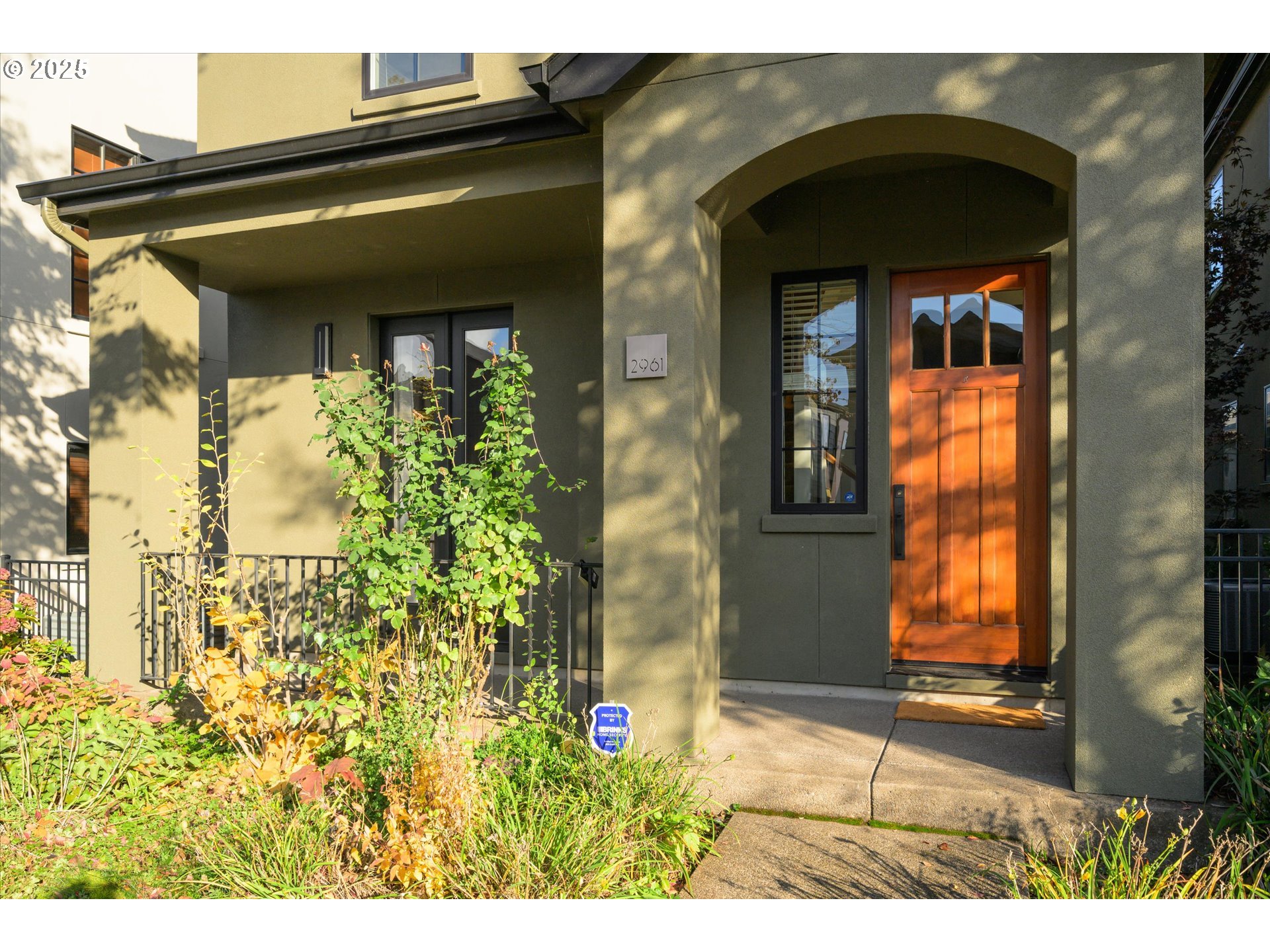 2961 Lord Byron Place Eugene, OR 97408 - Photo 2 of 32