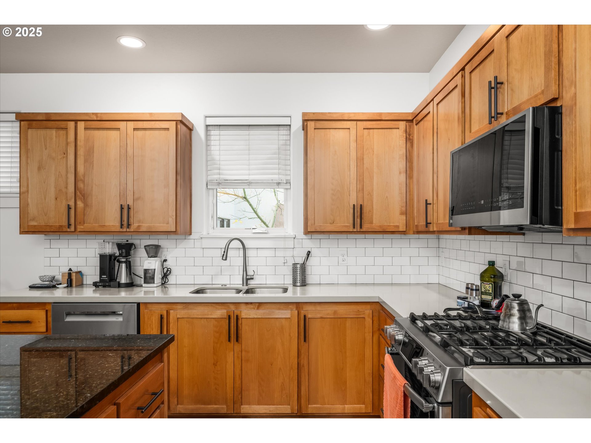 2961 Lord Byron Place Eugene, OR 97408 - Photo 10 of 32