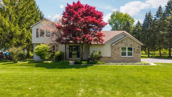 $499,999 | 5819 Shagbark Drive, Ann Arbor, MI 48108