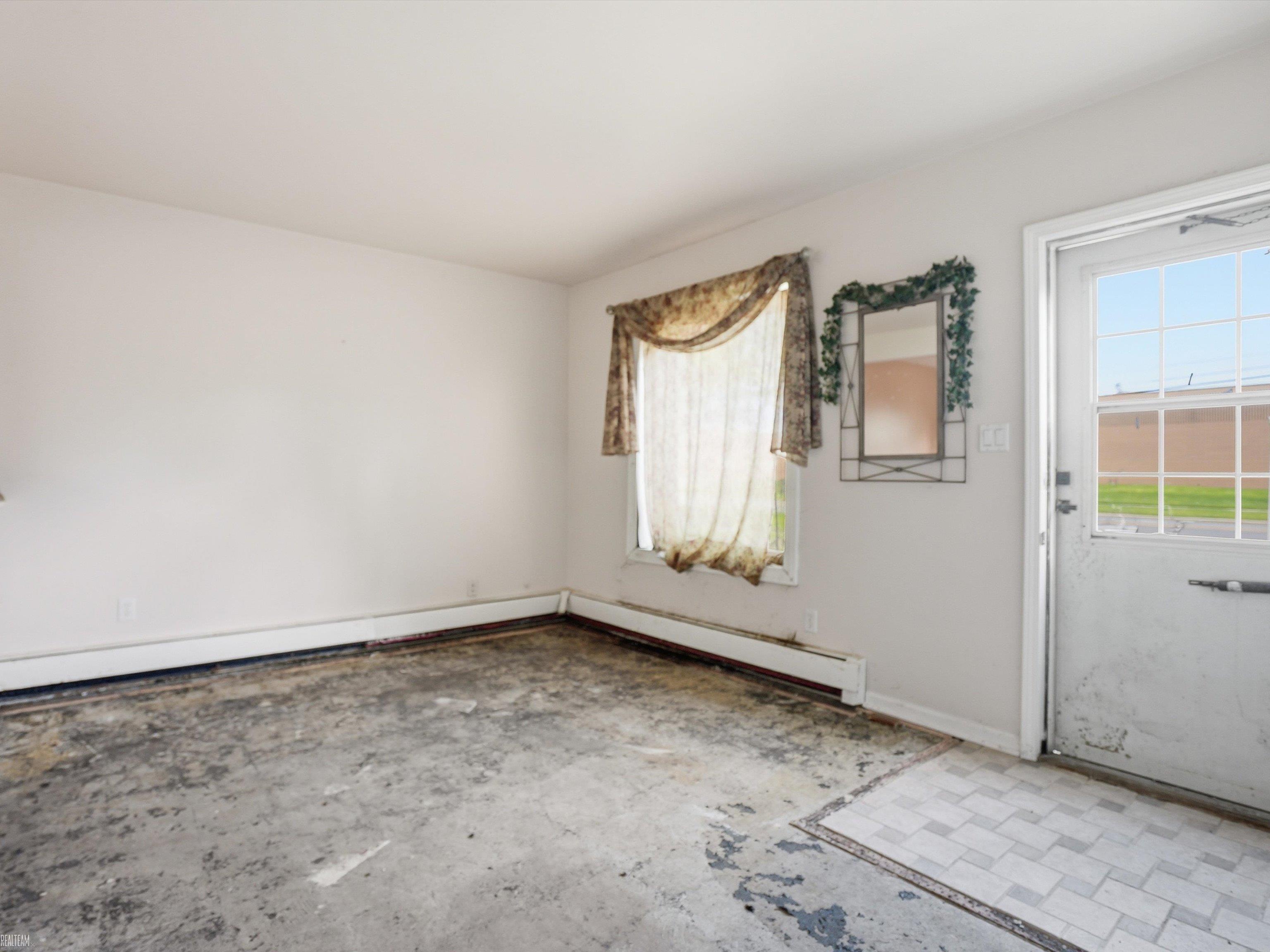 2717 Normandy Road Royal Oak, MI 48073 - Photo 2 of 21 50206579-e8e47bd2-834e-42da-aade-b31d94552dec.JPG