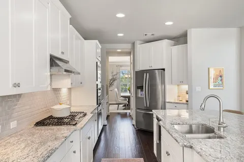 $950,000 | 15504 Cabrillo Way, Austin, TX 78738