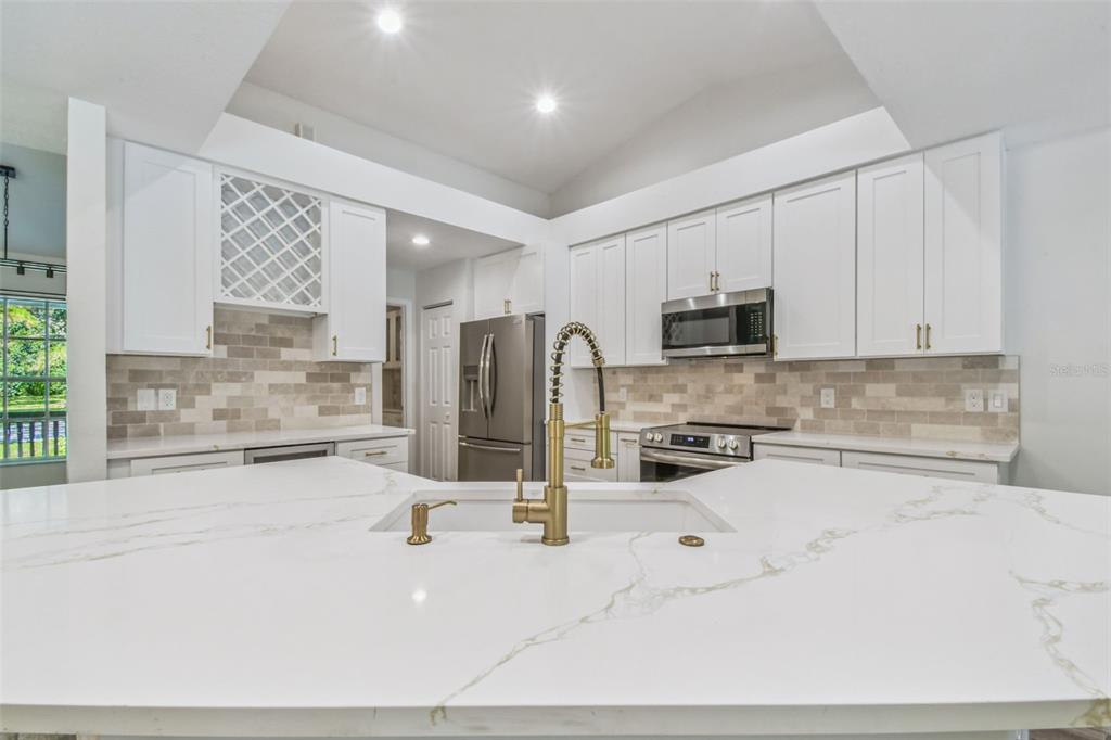 2513 North Valrico Road Seffner, FL 33584 - Photo 14 of 76