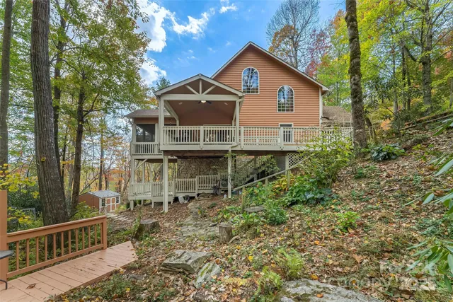 a view of a back yard of the house