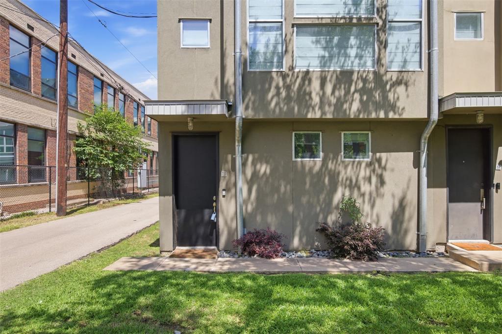 2111 Clark Street, Unit H Dallas, TX 75204 - Photo 27 of 37 a front view of a house with garden