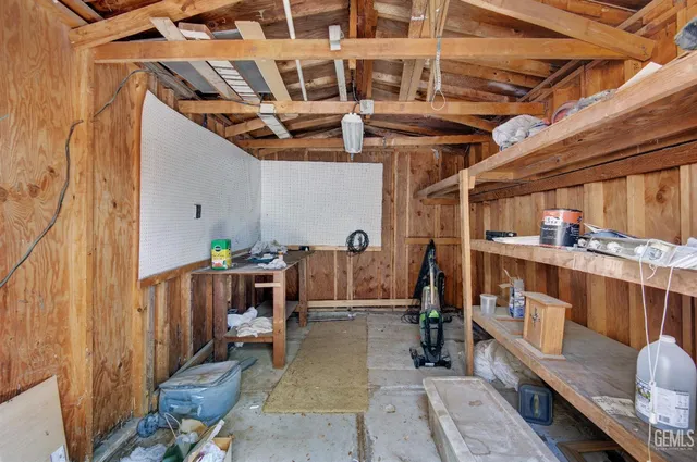 a view of a pathway of house