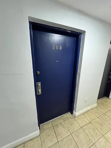 $1,700 | 4301 Northwest S Tamiami Canal Drive, Unit 305, Miami, FL 33126